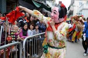 香港长洲太平清醮吸引数万游客