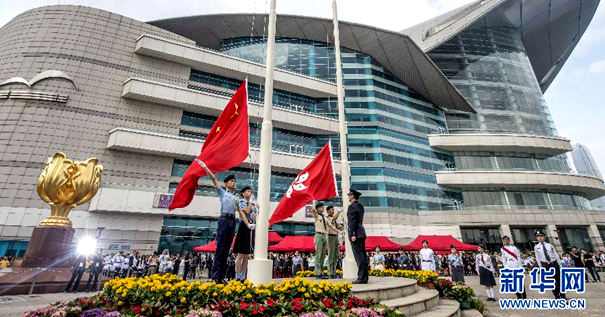 香港举行“五四”青年节升旗礼