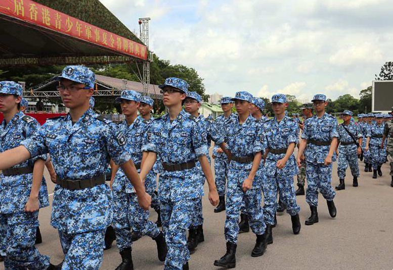 500名香港中学生参加驻港部队军事夏令营