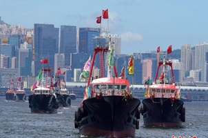 香港渔船巡游维港庆祝回归22周年