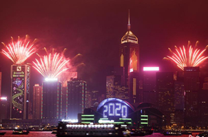 香港迎接2020年 加强版“幻彩咏香江”照耀维港