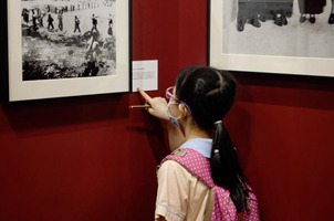 香港青年学生观看《国家相册》大型图片典藏展有感