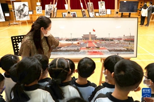 《国家相册》展览走进香港中小学校园