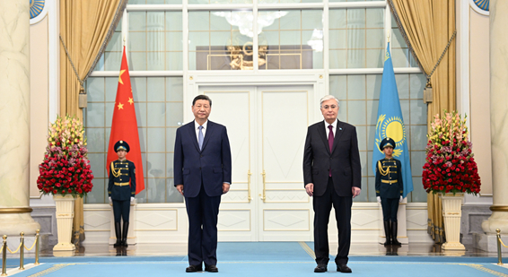 习近平同哈萨克斯坦总统托卡耶夫举行会谈