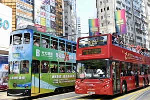 香港舉行巴士巡游慶祝中華人民共和國成立75周年