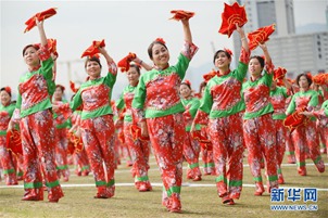 组图：香港千人秧歌舞挑战吉尼斯世界纪录